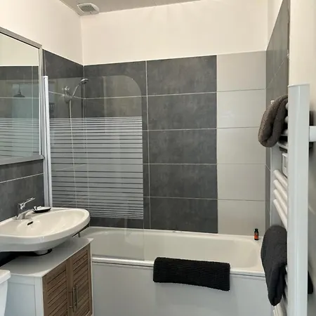 Avec Terrasse A Proximite De