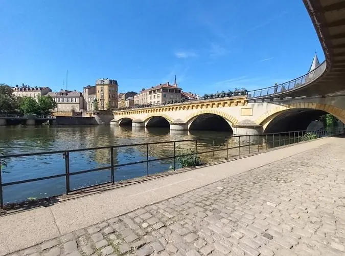 Avec Terrasse A Proximite De Apartmán Mety