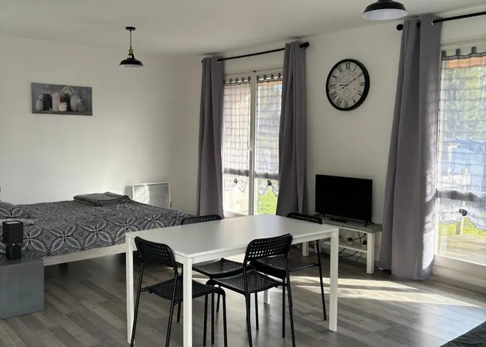 Avec Terrasse A Proximite De Apartmán Mety