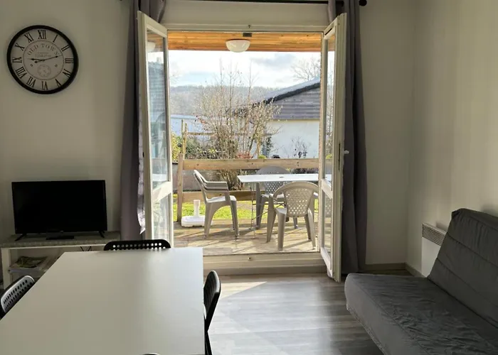 Avec Terrasse A Proximite De *